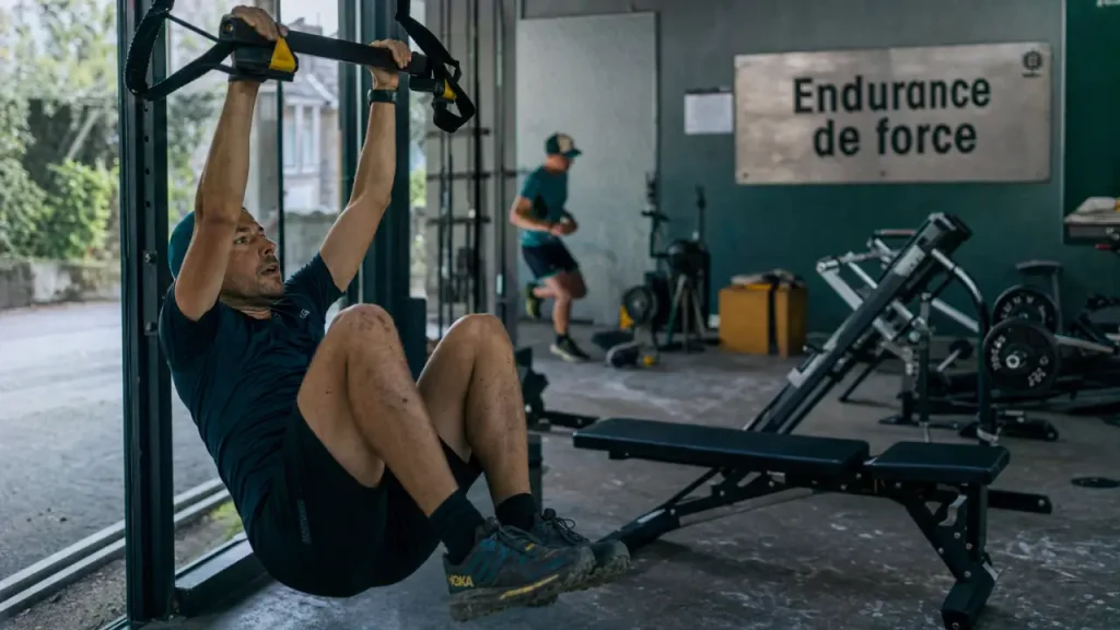 Endurance de force : séries longues, plus de 30 % de force maximale et pièges à éviter