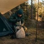 Bivouac randonnée : tente et tarp, préparer le bivouac sur clairière