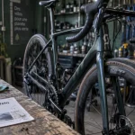 Meilleur velo de route 2025 : vélo route carbone 6,6 ou 8 kg, atelier vélo
